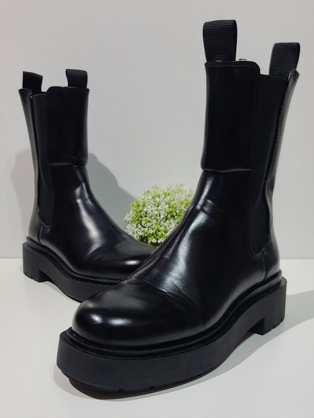 H&M Chunky Platform Chelsea Boots - Black / US Women's 7